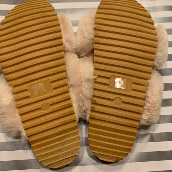 Cream Coconuts by Matisse slippers - Picture 4 of 4